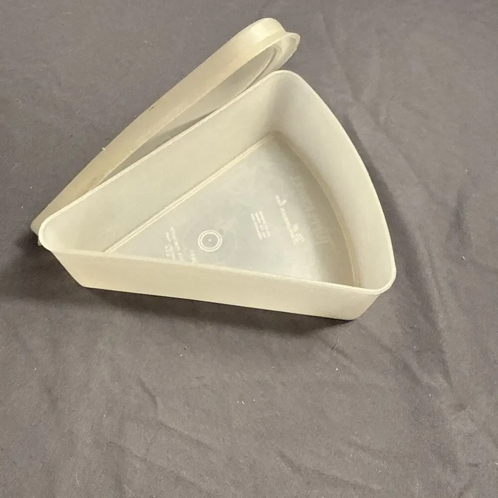 Vintage 1954 Tupperware Millionaire Line Pie Slice Keeper 268-4